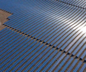 Des panneaux solaires ultralégers composés de thermoplastique recyclé