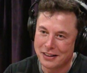 Elon Musk pleure en évoquant la crise écologique dans un podcast avec l'animateur Joe Rogan