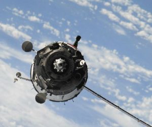 Débris spatiaux : vers des satellites réparables ?