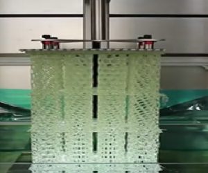 Une imprimante 3D de 4 m produit rapidement de grandes pièces polymères
