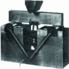 Figure 10 - Apparatus used to measure displacement with a three-point bending specimen (F3P)