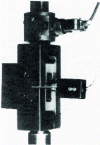 Figure 11 - Equipment used to measure displacement with a compact tensile specimen (CT)