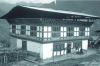 Figure 10 - Traditional adobe (1er level) and wood-and-earth-frame (upper storey) housing in Bhutan. Earthquake-resistant construction system combining mass stability and ductility (dissipation of energy and pendulum movement in the upper storey).