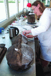 Figure 16 - Cleaning of a violin pulley from the La Natière wrecks (1750) (© ARC-Nucléart)